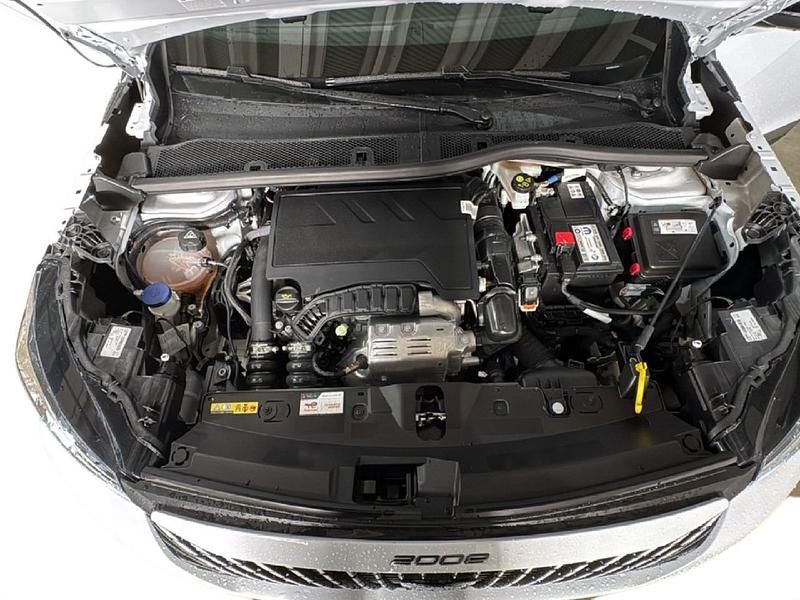 Usata Peugeot 2008 Allure 102 CV (75 kW) 2025 Bianco SUV