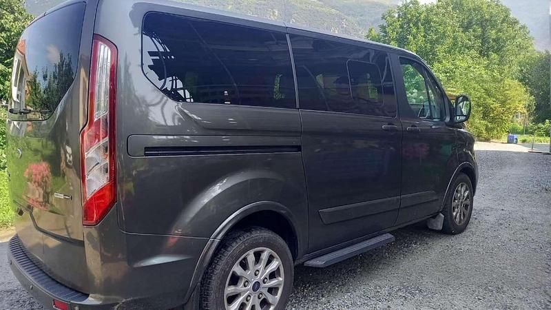 Usata Ford Tourneo Custom 185 CV (136 kW) 2020 Grigio Furgone