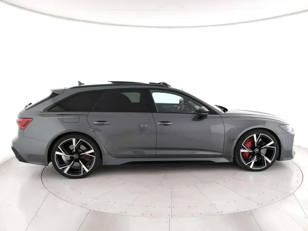 Usata Audi RS6 600 CV (441 kW) 2022 Grigio scuro metall. Station wagon