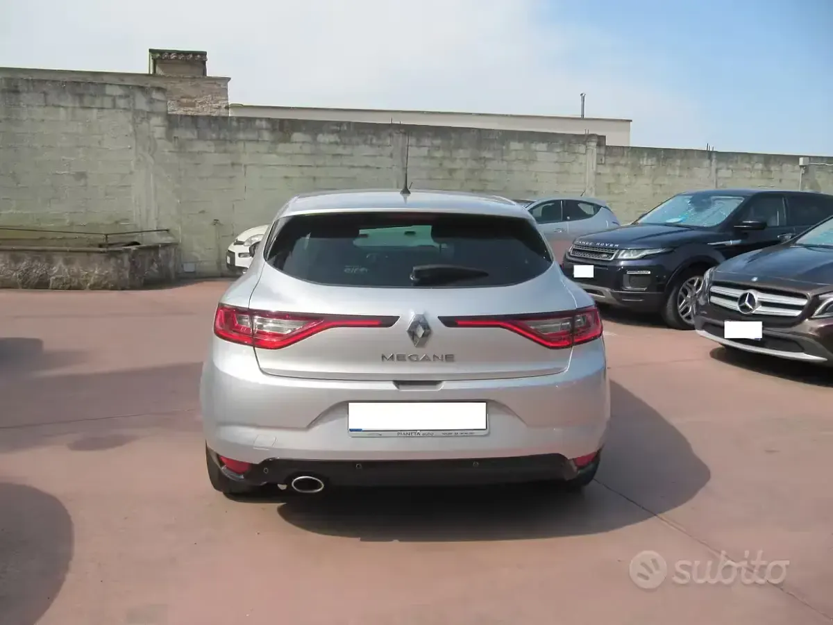 Usata Renault Mégane III Zen 110 CV (80 kW) 2016 Grigio Berlina