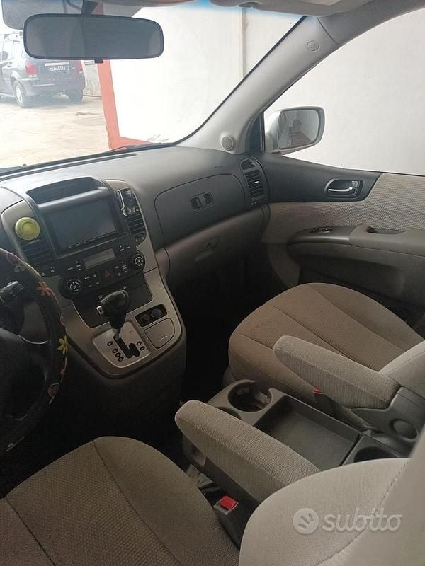 Usata Kia Carnival 185 CV (136 kW) 2007 Grigio Monovolume