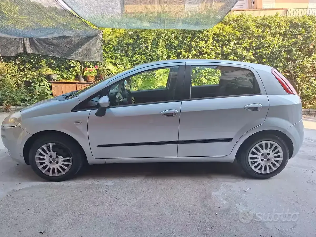 Usata Fiat Grande Punto 75 CV (55 kW) 2009 Grigio Utilitaria