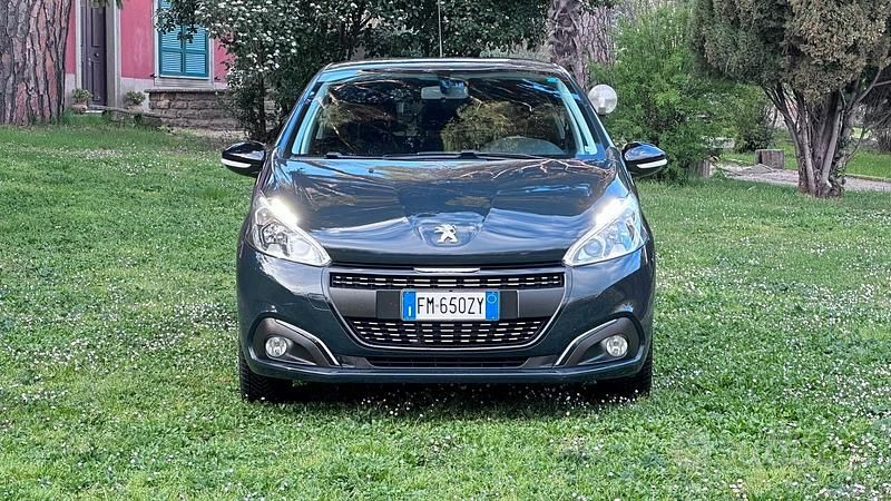 Usata Peugeot 208 Allure 81 CV (59 kW) 2018 Blu Utilitaria