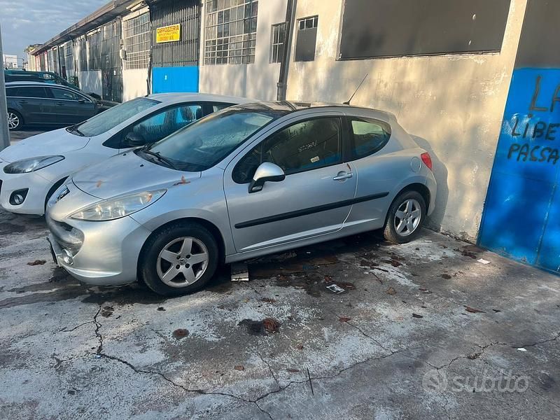 Usata Peugeot 207 88 CV (64 kW) 2008 Grigio Coupé