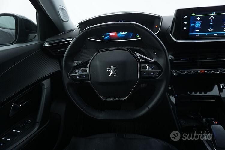 Usata Peugeot e-2008 Allure 100 kW (136 CV) 2021 Nero SUV
