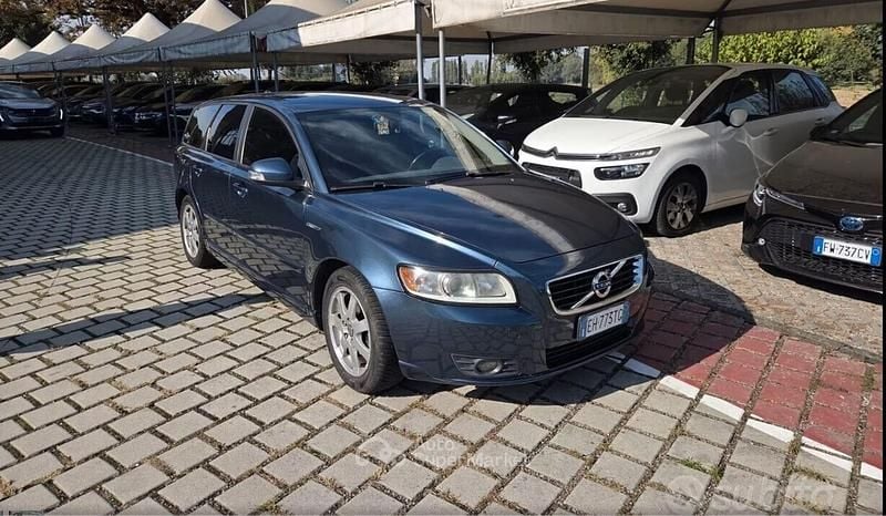 Blu Usata 2011 Volvo V50 Plus Station wagon | 3999 € (Buon prezzo) - Immagine 1/4