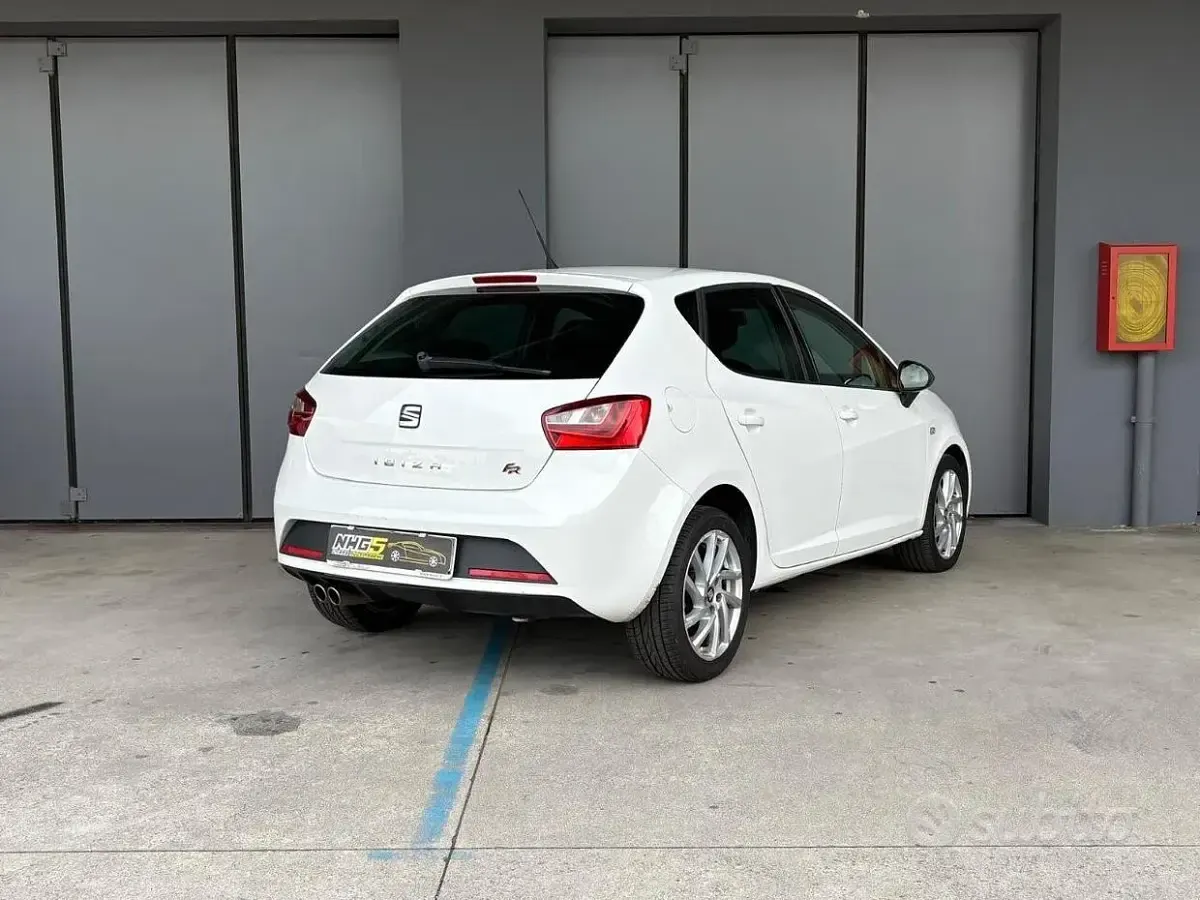 Usata Seat Ibiza FR 90 CV (66 kW) 2015 Bianco Utilitaria
