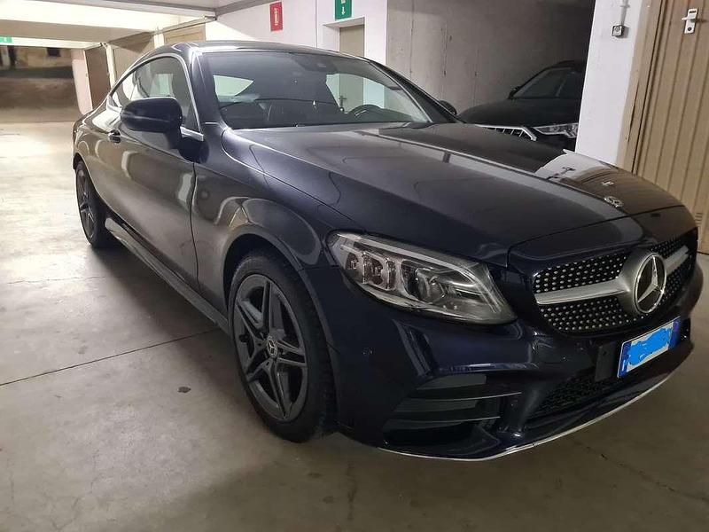 Usata Mercedes C220 AMG line 194 CV (142 kW) 2019 Blu/azzurro Coupé