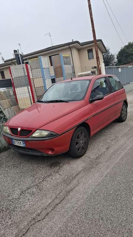 Usata Lancia Ypsilon 55 CV (40 kW) 2000 Utilitaria