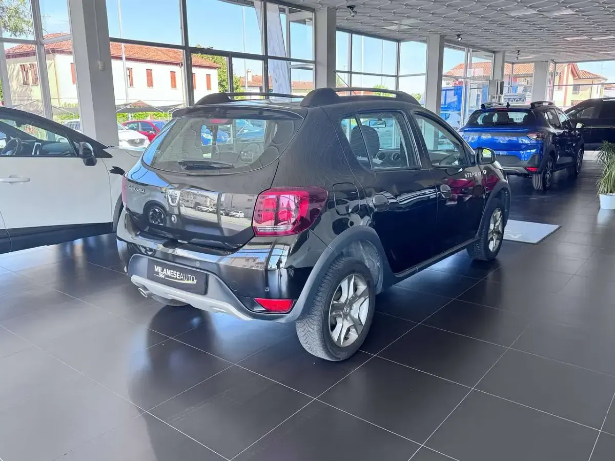 Usata Dacia Sandero Stepway 90 CV (66 kW) 2017 Nero Berlina