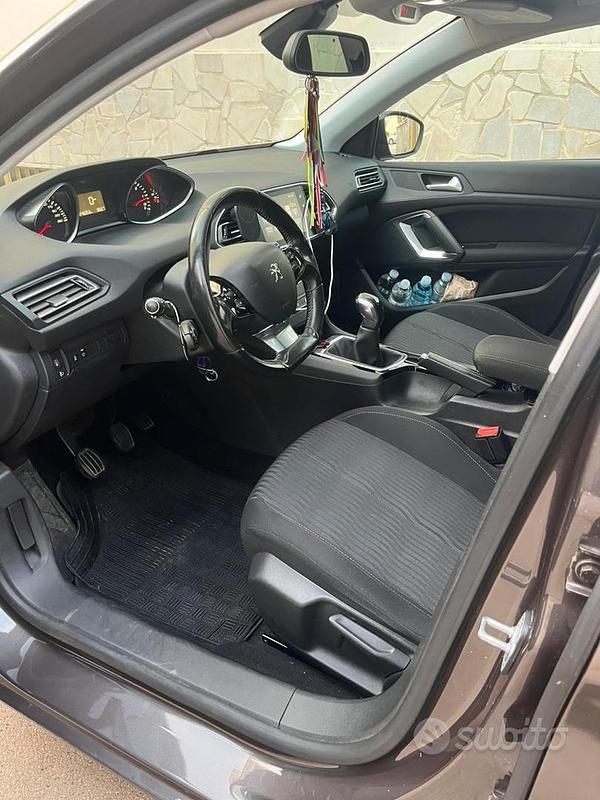 Usata Peugeot 308 99 CV (72 kW) 2015 Marrone Station wagon