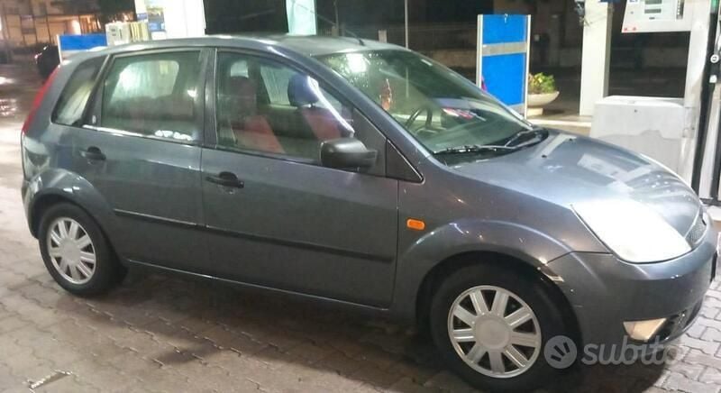Usata Ford Fiesta 73 CV (53 kW) 2005 Utilitaria