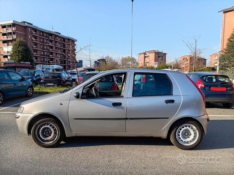 Usata Fiat Punto 80 CV (58 kW) 2002 Grigio Utilitaria