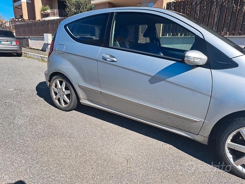 Usata Mercedes A180 Avantgarde 109 CV (80 kW) 2004 Grigio Berlina