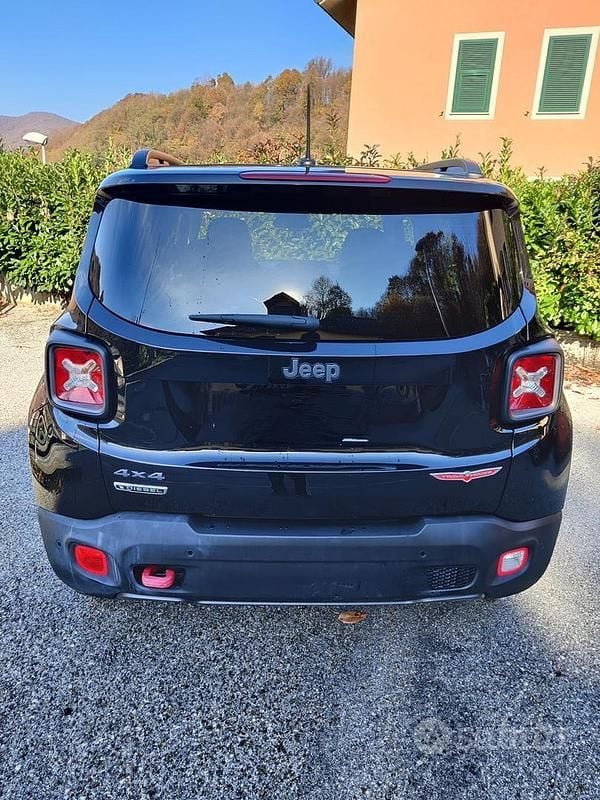 Usata Jeep Renegade Trailhawk 170 CV (125 kW) 2015 Nero SUV