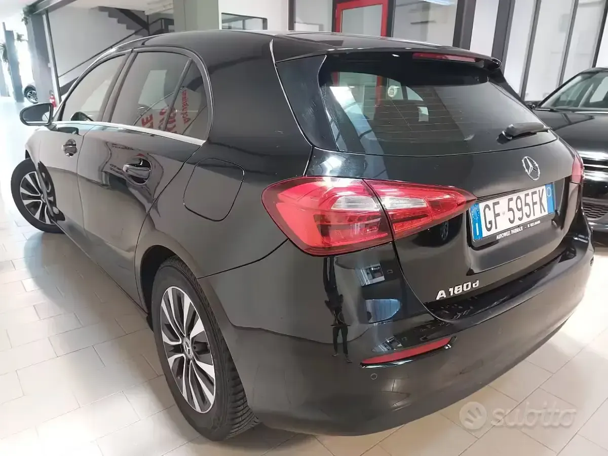 Usata Mercedes A180 Business 116 CV (85 kW) 2021 Nero Berlina