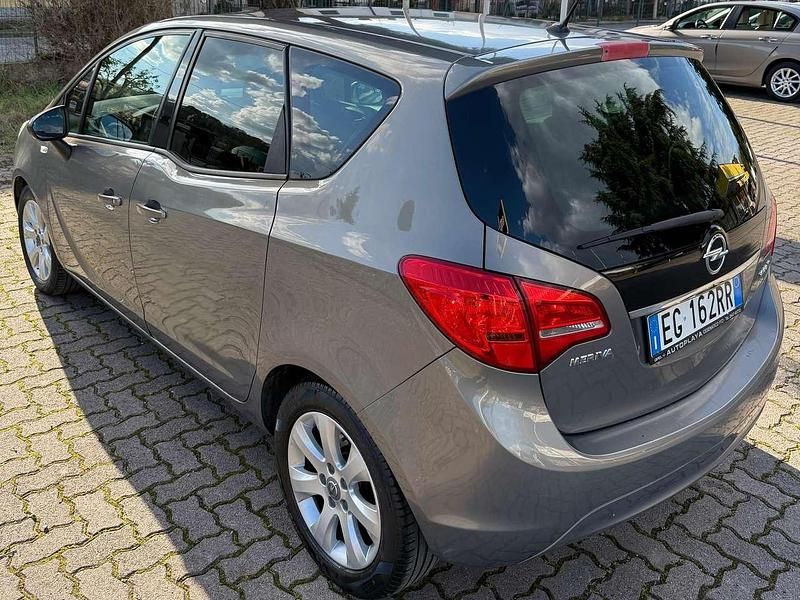 Usata Opel Meriva Cosmo 95 CV (69 kW) 2011 Bronzo Monovolume