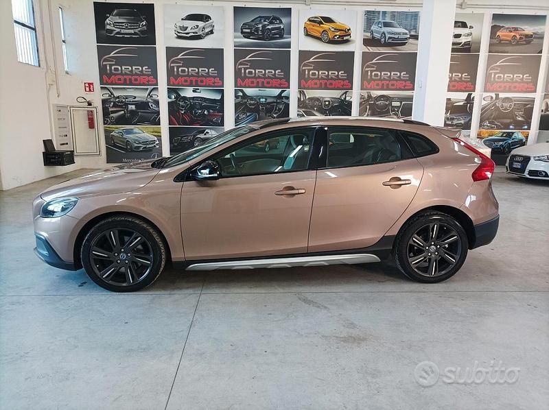 Usata Volvo V40 CC Momentum 150 CV (110 kW) 2013 Bronzo Station wagon