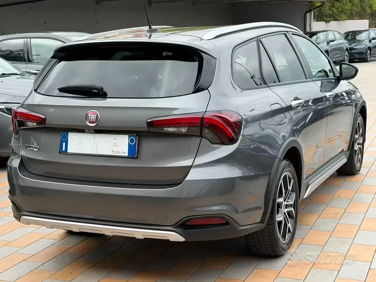 Usata Fiat Tipo Cross 131 CV (96 kW) 2023 Grigio Station wagon