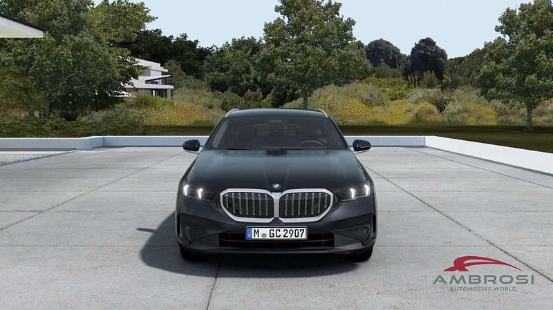 Nuova BMW 520 197 CV (144 kW) 2025 Grigio Station wagon