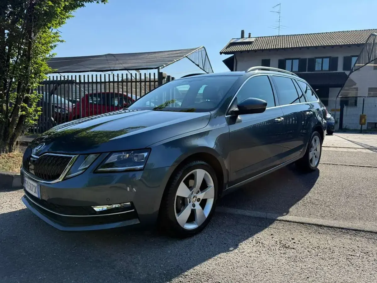 Usata Skoda Octavia Style 116 CV (85 kW) 2017 Grigio Station wagon