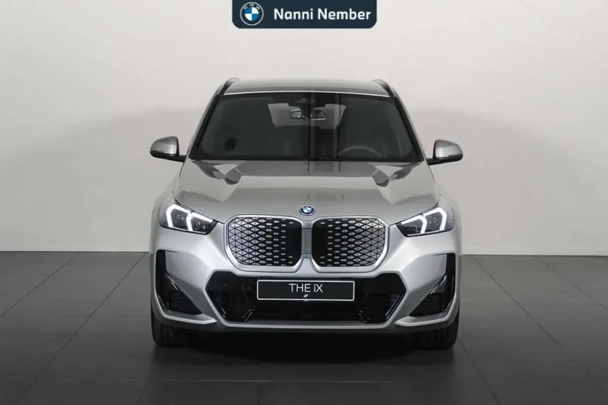 Usata BMW iX1 M Sport 150 kW (204 CV) 2025 Space silver metallizzato SUV