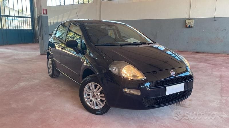 Usata Fiat Punto Lounge 69 CV (50 kW) 2014 Nero Utilitaria