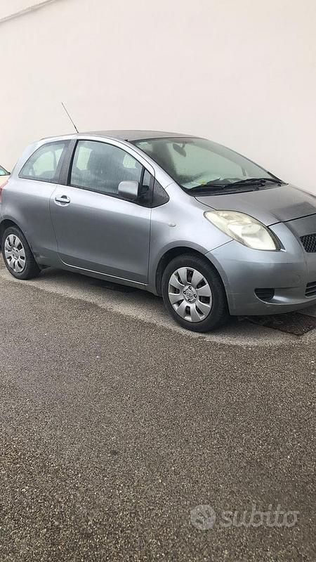 Usata Toyota Yaris 2006 Grigio Utilitaria