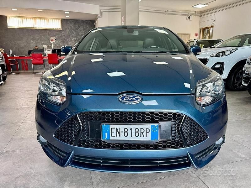 Usata Ford Focus ST 250 CV (183 kW) 2012 Blu Berlina
