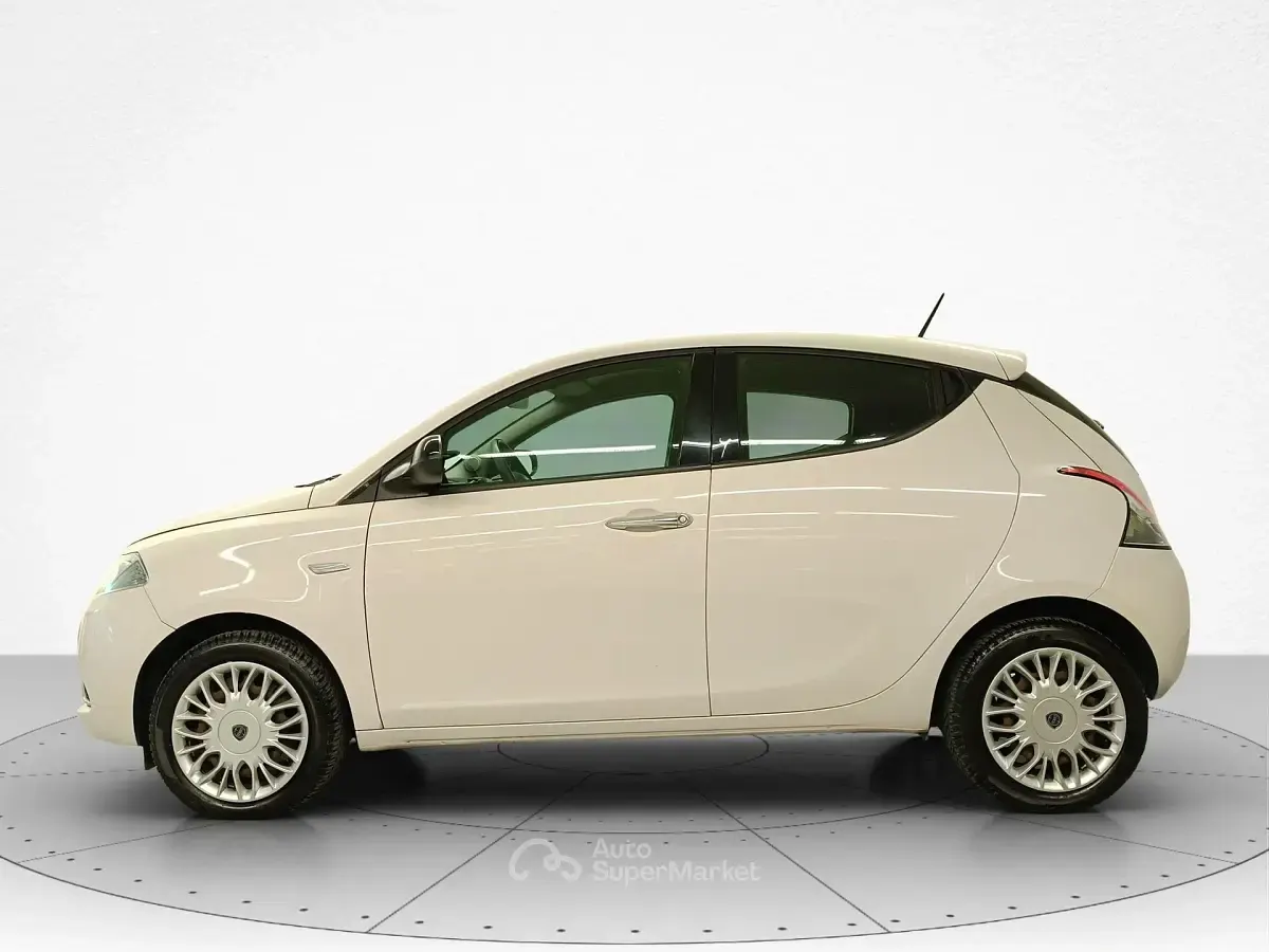 Usata Lancia Ypsilon Gold 95 CV (69 kW) 2017 Bianco Utilitaria