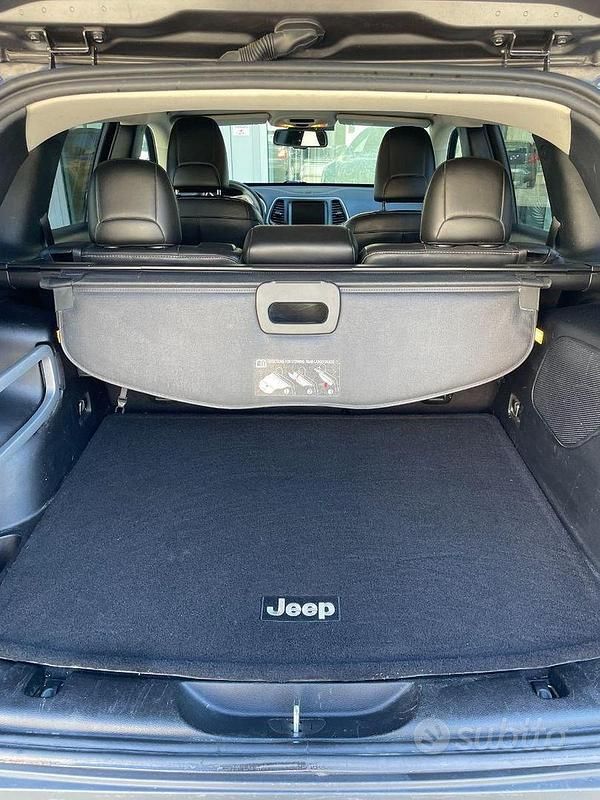 Usado Jeep Cherokee Limited 170 CV (125 kW) 2014 Gris SUV