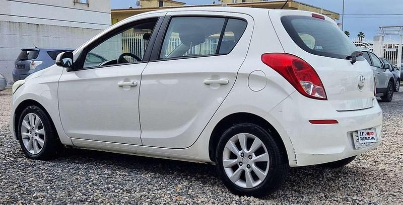 Usata Hyundai i20 Edition 75 CV (55 kW) 2012 Bianco Utilitaria