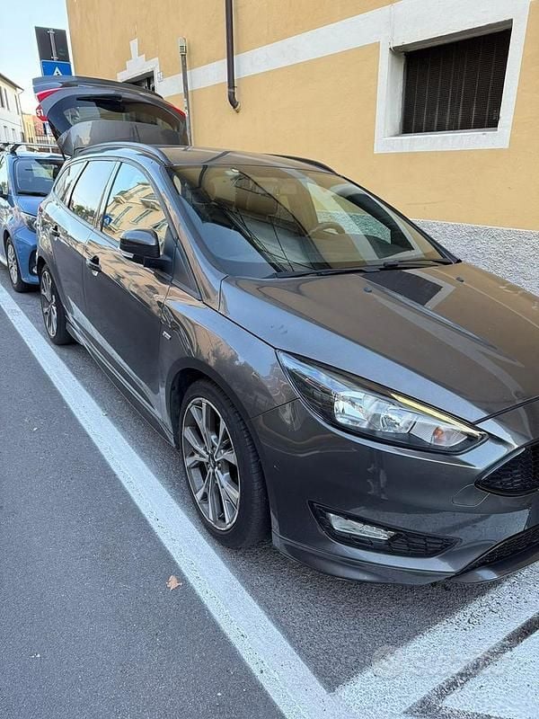 Usata Ford Focus ST-Line 125 CV (91 kW) 2018 Grigio Station wagon