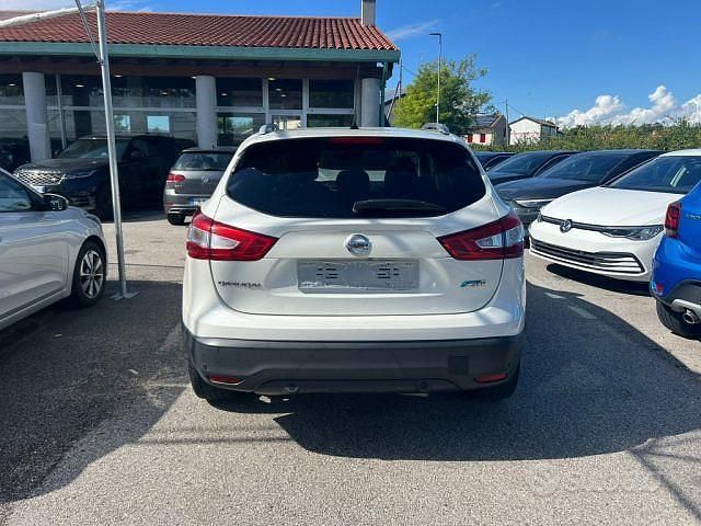 Usata Nissan Qashqai Tekna 110 CV (80 kW) 2014 Bianco SUV