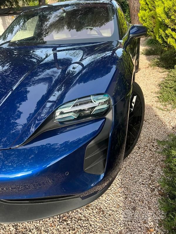 Blu Usata 2021 Porsche Taycan 4S Performance Package Tre volumi | 76.900 € (Cara) - Immagine 1/3