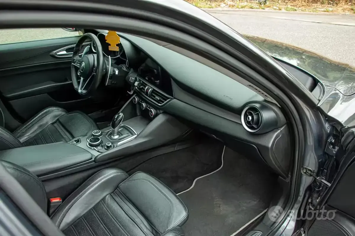 Usata Alfa Romeo Giulia 210 CV (154 kW) 2017 Grigio Berlina