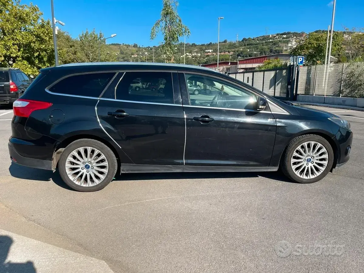 Usata Ford Focus Titanium 105 CV (77 kW) 2013 Nero Station wagon