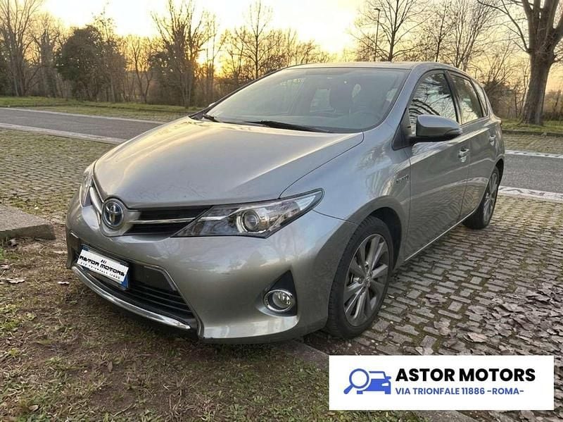 Usata Toyota Auris Hybrid 99 CV (72 kW) 2014 Grigio Berlina