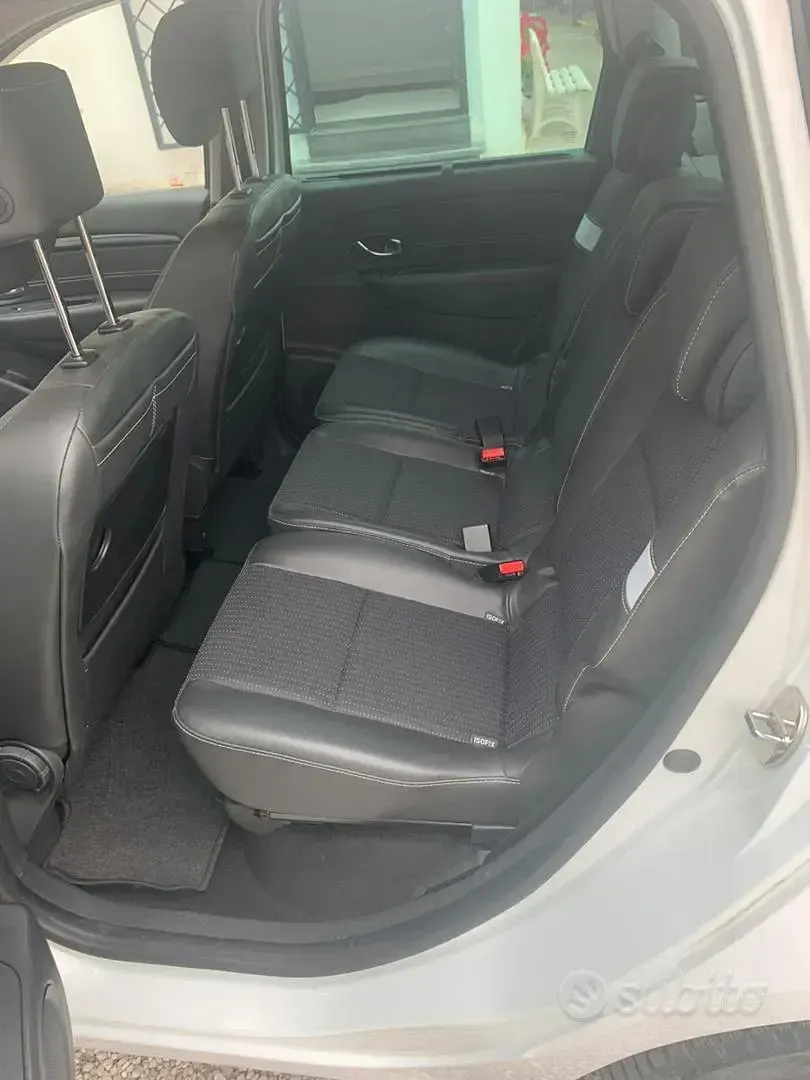 Käytetty Renault Scenic E-Tech XMOD 110 HP (80 kW) 2014 Valkoinen Viistoperä