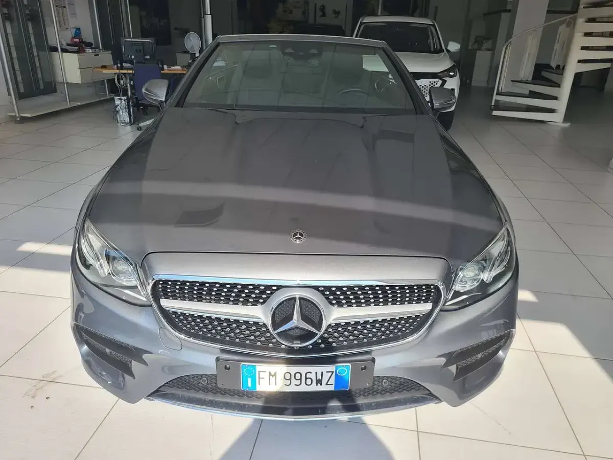Usata Mercedes E220 Premium Plus 194 CV (142 kW) 2018 Grigio Cabrio
