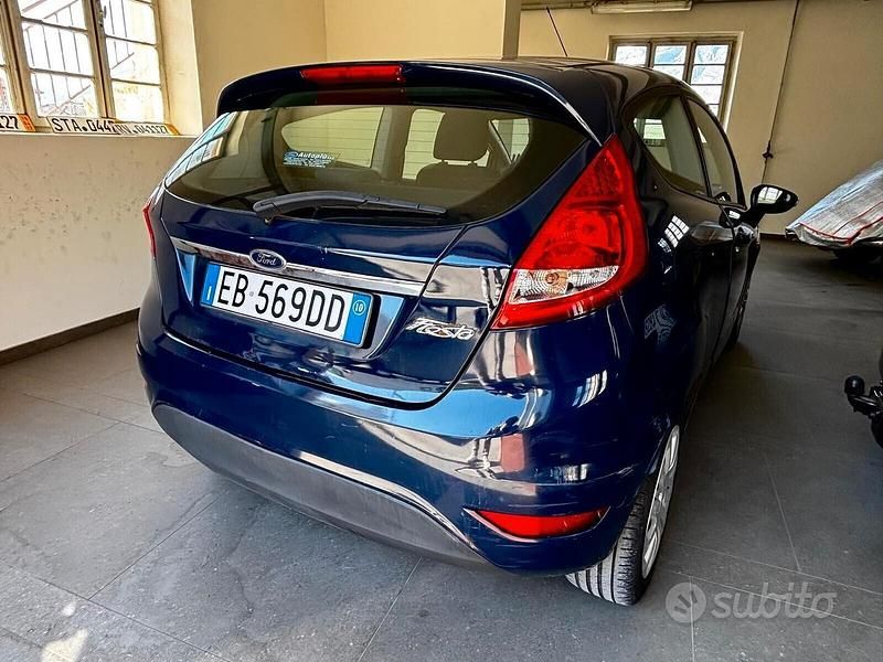Usata Ford Fiesta Trend 60 CV (44 kW) 2010 Blu Utilitaria