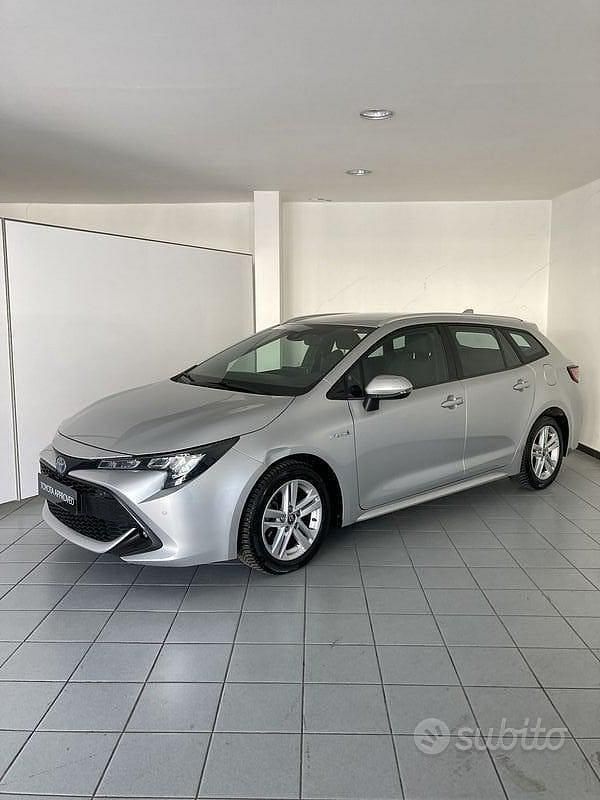 Usata Toyota Corolla Hybrid Active 122 CV (89 kW) 2020 Grigio Station wagon