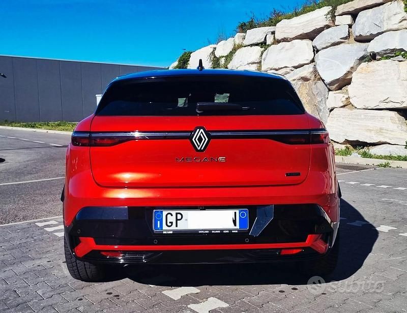 Usata Renault Megane E-Tech Techno 161 kW (220 CV) 2023 Rosso Berlina