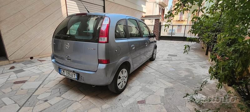 Usata Opel Meriva Cosmo 101 CV (74 kW) 2004 Grigio Monovolume