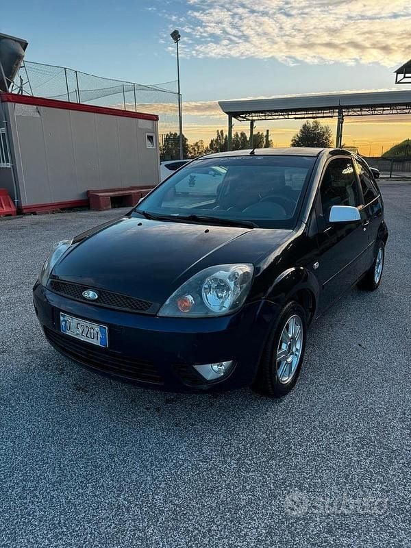 Usata Ford Fiesta 67 CV (49 kW) 2008 Blu Utilitaria