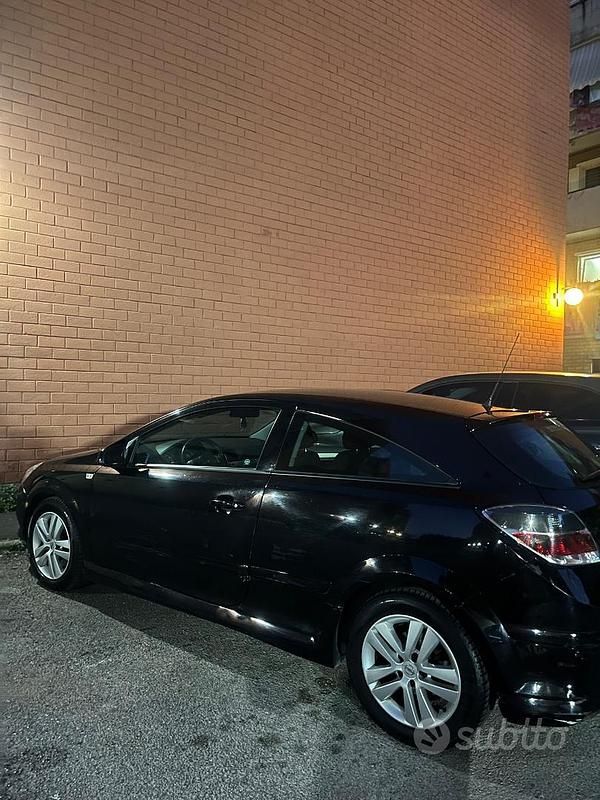 Usata Opel Astra GTC 130 CV (95 kW) 2008 Nero Coupé