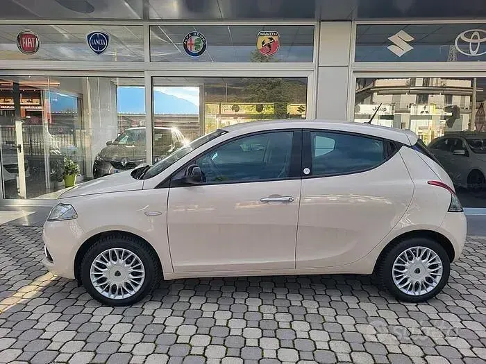 Usata Lancia Ypsilon 69 CV (50 kW) 2017 Beige Utilitaria