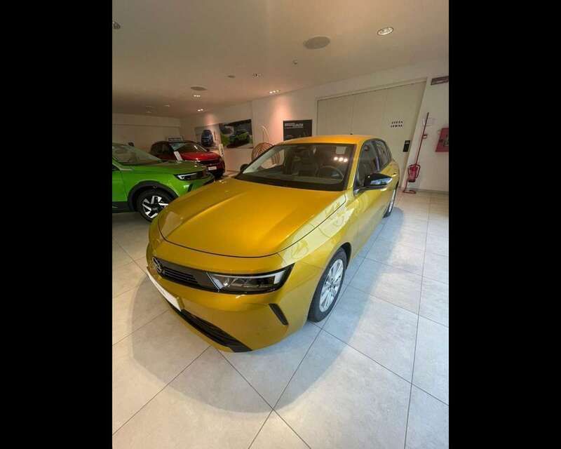 Giallo Usata 2024 Opel Astra Edition Tre volumi | 21.900 € (Ottimo prezzo) - Immagine 1/4