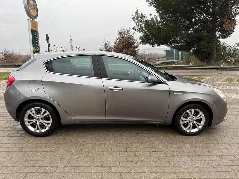 Gebraucht Alfa Romeo Giulietta Exclusive 105 PS (77 kW) 2011 Grau Kleinwagen