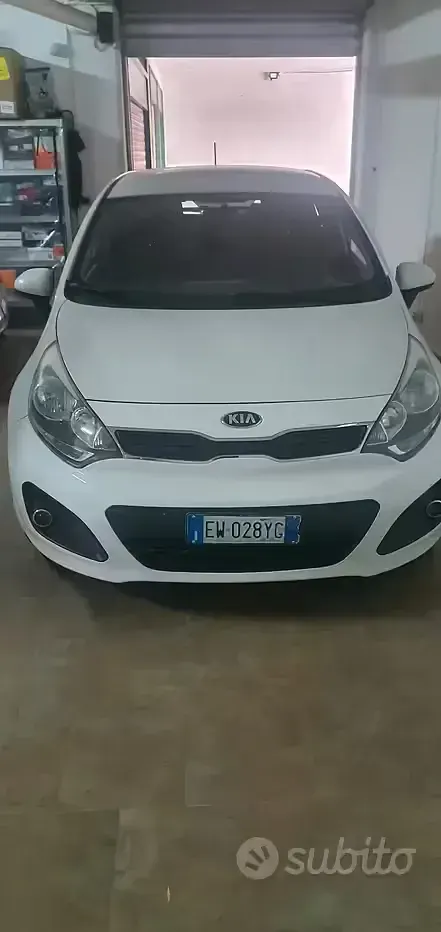 Usata Kia Rio 75 CV (55 kW) 2014 Bianco Berlina